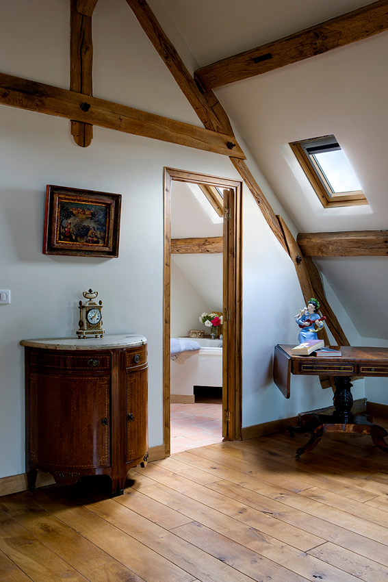 Maison de caractère de 150m2 avec accès indépendant et terrasse aménagée sur les douves.